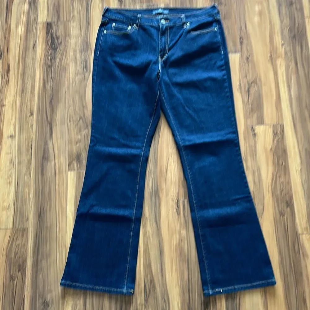 Levi's 515 Bootcut Jeans - Picture 7 of 8